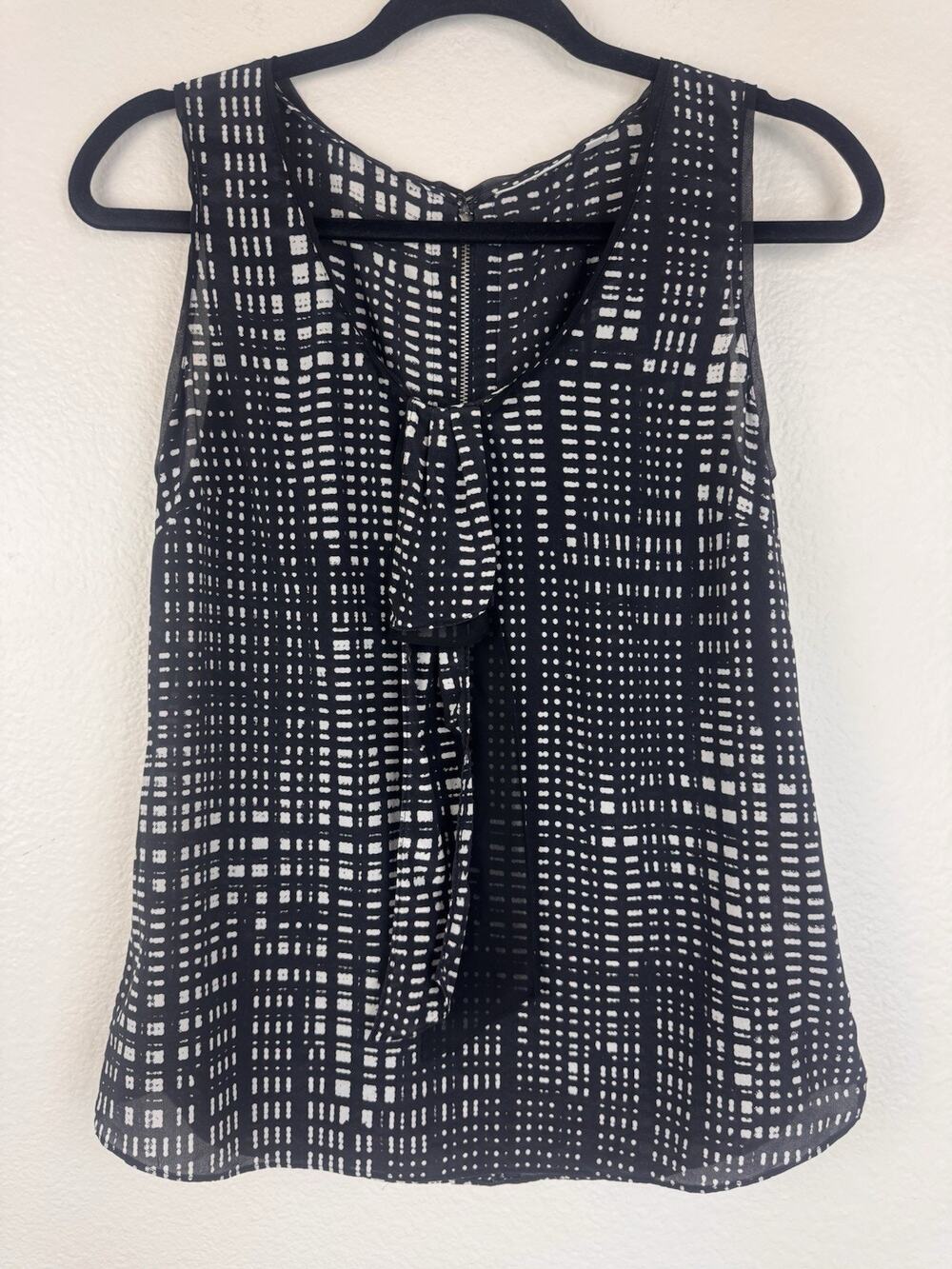 Halogen Silk Chiffon Geometric V-Neck Faux Tie Sleeveless Top Black White S